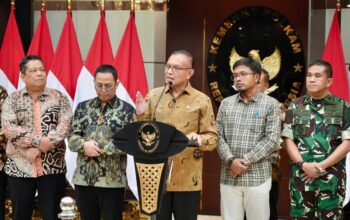 Wakil Menteri Koordinator Bidang Politik dan Keamanan (Wamenko Polkam) Letjen TNI (Purn) Lodewijk Freidrich Paulus memberikan penjelasan mengenai kesiapan pemerintah untuk Pilkada Ulang 2025.