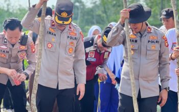 Polsek Tungkal Jaya Gandeng Pesantren Dorong Kemandirian Pangan lewat Penanaman Jagung Serentak