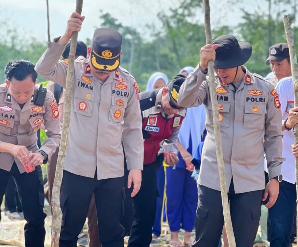 Polsek Tungkal Jaya Gandeng Pesantren Dorong Kemandirian Pangan lewat Penanaman Jagung Serentak