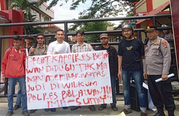 Mahasiswa Sumut Demo di Polda, Desak Kapolda Tutup Perjudian di Belawan