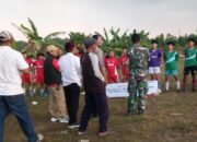 Babinsa dan Bhabinkamtibmas Amankan Turnamen Sepak Bola Liga RT di Curugbadak Sambut HUT RI ke-80