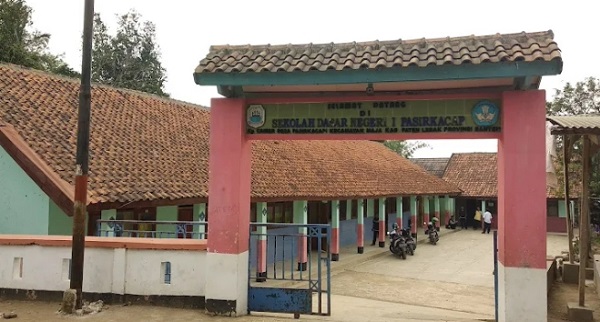 Dugaan Jual Beli Seragam di SDN 1 Pasir Kacapi, Orang Tua Siswa Minta Disdik Lebak Bertindak