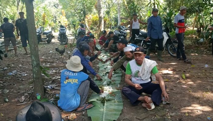 Gelar Kerja Bakti Bersihkan TPU, Wujud Kepedulian dan Kebersamaan Warga Kampung Sangiang 