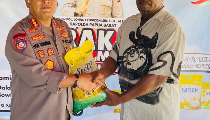 Polda Papua Barat Gelar Gerakan Pangan Murah Serentak di 7 Lokasi, Salurkan 13 Ton Beras untuk 2.650 Warga