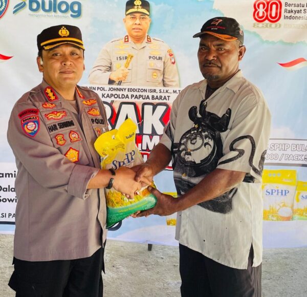 Polda Papua Barat Gelar Gerakan Pangan Murah Serentak di 7 Lokasi, Salurkan 13 Ton Beras untuk 2.650 Warga