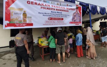 Polresta Manokwari Gelar Gerakan Pangan Murah, 2 Ton Beras Habis dalam Sejam