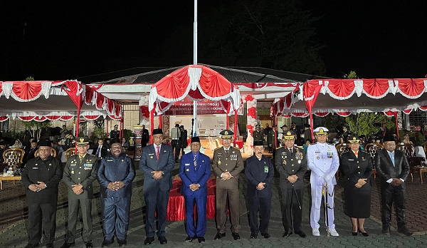 Polda Papua Barat dan Forkopimda Gelar Taptu dan Pawai Obor Sambut HUT ke-80 RI di Manokwari