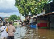 Sigap! Kapolsek Jelai Hulu Bersama BPBD Pantau Banjir 70 Cm di Ketapang