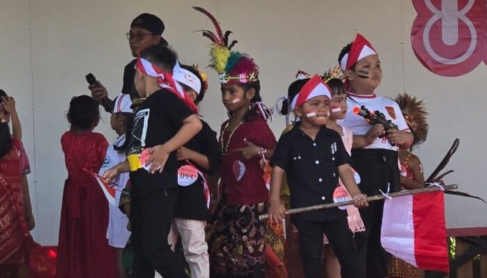 Meriah! Fashion Show Anak Karang Taruna SP 4 Prafi Sambut HUT RI ke-80 di Papua Barat
