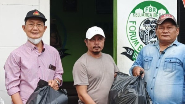FBR Johar Baru menyerahkan bantuan perlengkapan kematian