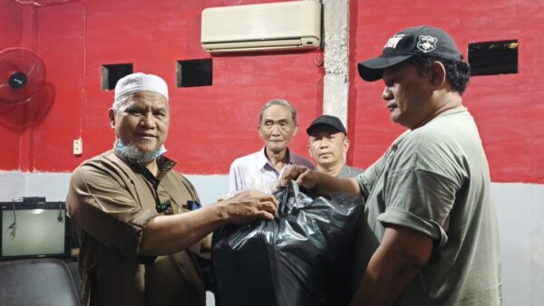 FBR Johar Baru menyerahkan bantuan perlengkapan kematian kepada warga RW 001 Johar Baru