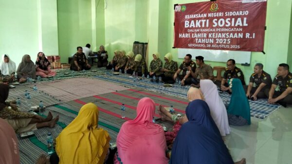 Kejaksaan Negeri Sidoarjo gelar bakti sosial dan santunan lansia dalam peringatan Hari Bhakti Adhyaksa ke-80