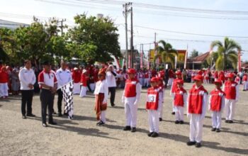Wakil Bupati Aceh Selatan melepas gerak jalan indah HUT RI ke-80 di Tapaktuan