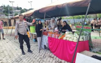 Polres Fakfak gelar Gerakan Pangan Murah dan pengobatan gratis HUT RI ke-80