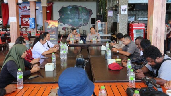 Kapolda Papua Barat saat menggelar coffee morning bersama wartawan di Manokwari