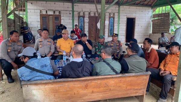 Kapolres Blora dirikan dapur umum untuk korban kebakaran sumur minyak ilegal di Desa Gandu