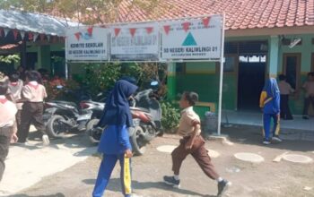 Siswa SDN Kaliwlingi 01 mengikuti lomba dalam rangka HUT RI ke-80