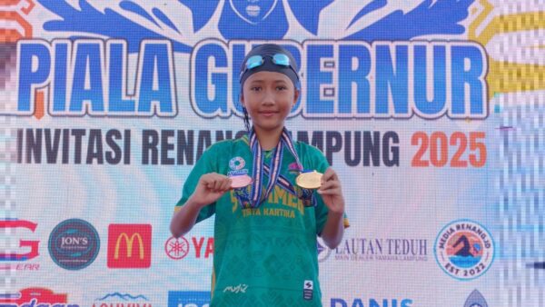 Aqilla Queen Adhiera siswi SDN 5 Metro Pusat juara 1 Kejuaraan Renang Piala Gubernur Lampung