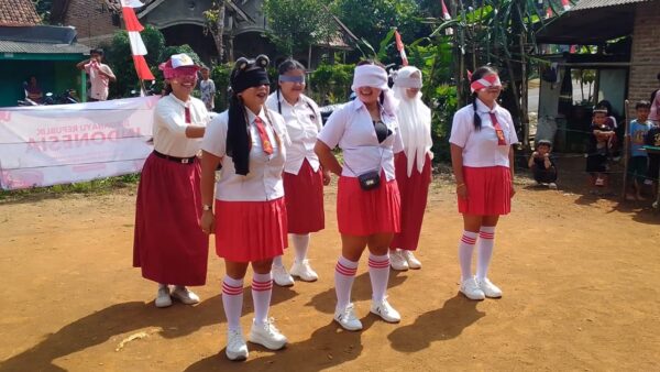 Pemuda Kampung Tung-Tung Batu menggelar lomba HUT RI ke-80 di Lebak