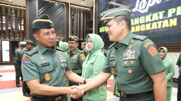 Mayjen TNI Rano Tilaar saat dilantik sebagai Gubernur Akmil