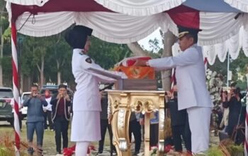 Paskibra Buton Utara sukses kibarkan Merah Putih di tengah hujan deras pada HUT RI ke-80