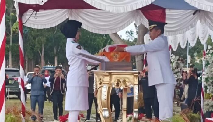 Hujan Deras Tak Surutkan Semangat, Paskibra Buton Utara Sukses Kibarkan Merah Putih di HUT RI ke-80
