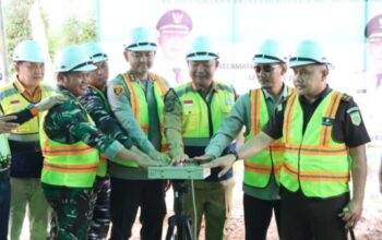 Bupati Ketapang dan Kapolres Ketapang hadiri launching pembangunan Jalan Pelang-Kepuluk