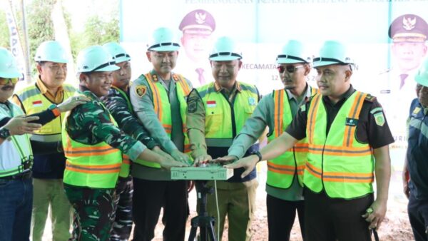 Bupati Ketapang dan Kapolres Ketapang hadiri launching pembangunan Jalan Pelang-Kepuluk