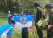 Tanam Pohon Jati di Hulu Cikiara, KNPI Banten dan HIMAGUNA Kompak Jaga Alam Gunungkencana