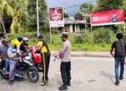 Polda Papua Tengah Bagikan 500 Bendera Merah Putih Sambut HUT RI ke-80