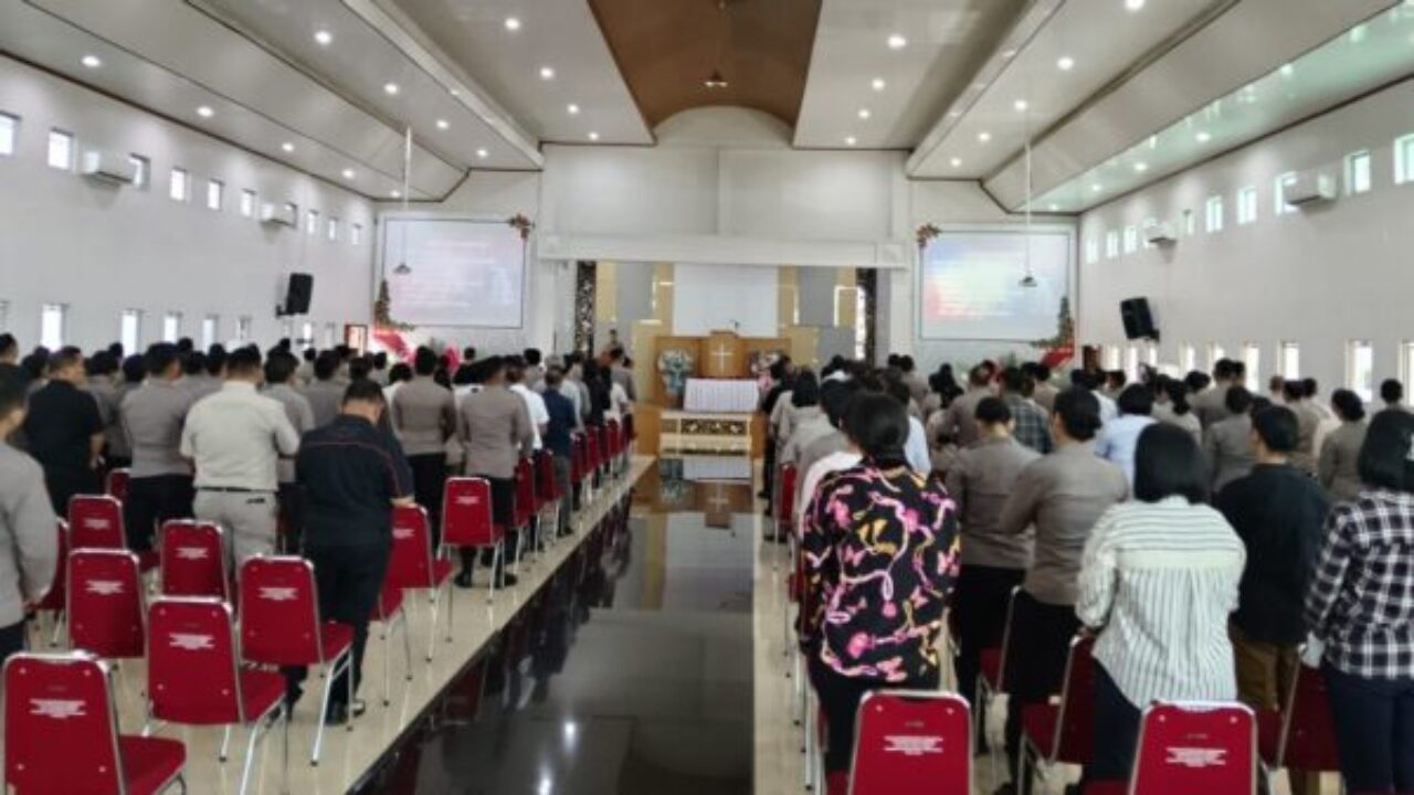 Personel Polda Sumut Gelar Ibadah Oikoumene, Doakan Kedamaian Bangsa dan Keamanan Medan