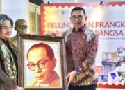 Fadli Zon Resmikan Prangko Para Pendiri Bangsa di HUT ke-80 RI, Pamerkan 80 Desain Bersejarah