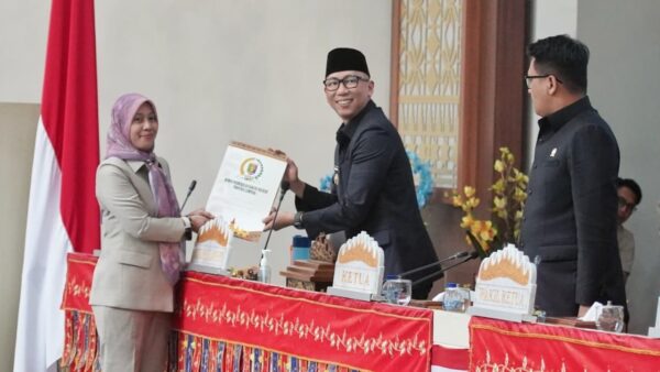 Gubernur Lampung Rahmat Mirzani Djausal hadiri rapat paripurna DPRD penyampaian Propemperda 2026