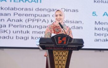 Purnama Wulan Sari saat menjadi pembicara di Event Lingkar Muslimah Lampung