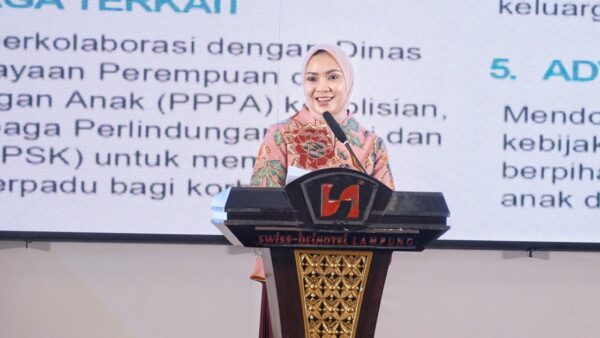 Purnama Wulan Sari saat menjadi pembicara di Event Lingkar Muslimah Lampung