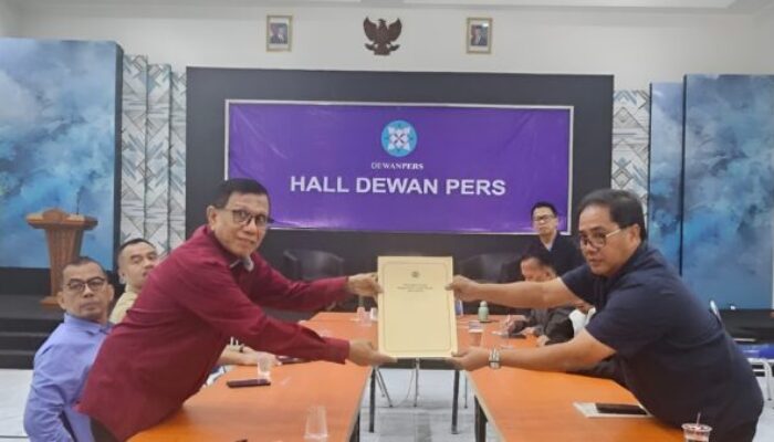 Senin Malam Hendry Ch. Bangun–Sihono HT Serahkan Persyaratan Pendaftaran Bacalon Ketum dan Ketua DK PWI Pusat