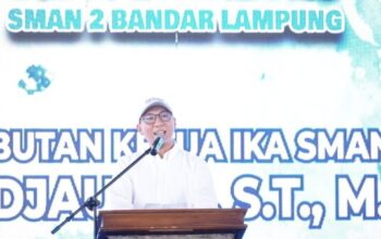 Gubernur Rahmat Mirzani saat dilantik sebagai Ketua IKA SMANDA