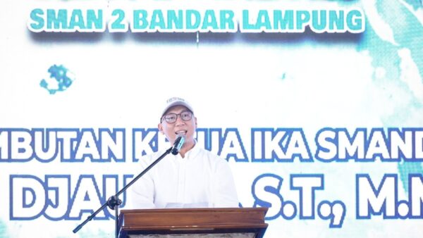 Gubernur Rahmat Mirzani saat dilantik sebagai Ketua IKA SMANDA