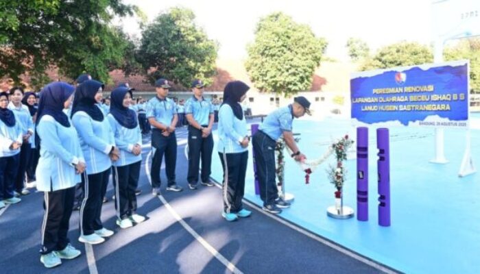 Tingkatkan Semangat Olahraga, Danlanud Husein Sastranegara Resmikan Renovasi Lapangan Beceu Ishaq