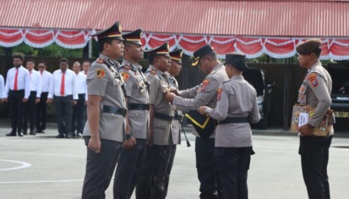 Sertijab Polres Nabire: Kapolres Samuel Tatiratu Pimpin Pergantian Kasatreskrim dan Kapolsek Napan
