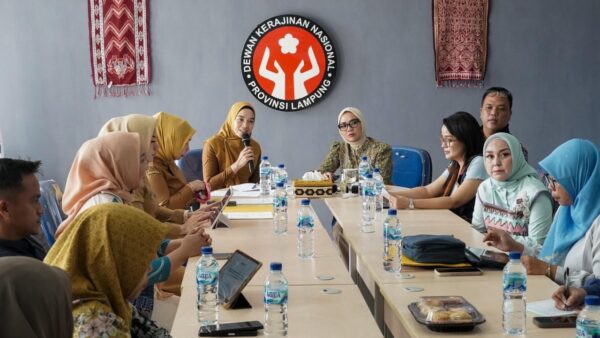 Dekranasda Lampung dan IKM Tapis Lampung bahas promosi kain tapis