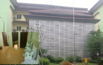 Toilet Gedung Usaha Daerah Kabupaten Tangerang dalam kondisi kotor dan rusak