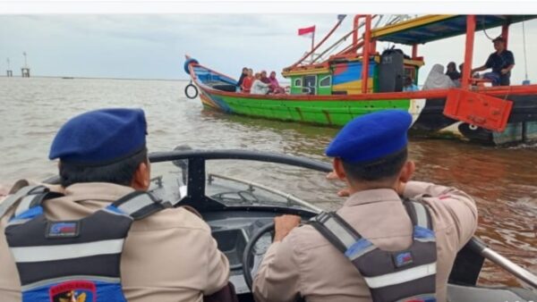 Tradisi Robo-Robo Ketapang bersama Polairud