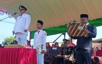 Camat Cirinten Pimpin Upacara HUT RI ke-80, Ajak Warga Tingkatkan Semangat Perjuangan