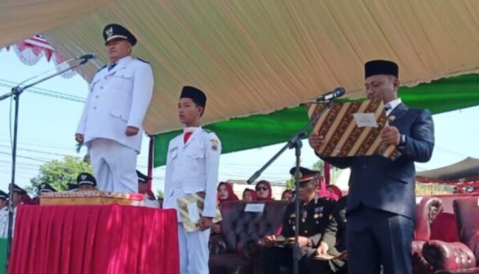 Camat Cirinten Pimpin Upacara HUT RI ke-80, Ajak Warga Tingkatkan Semangat Perjuangan