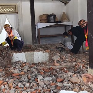 Khidmatnya Abdidalem Karaton Surakarta Jalani Prosesi Bongkar Pawon Tahun Dal