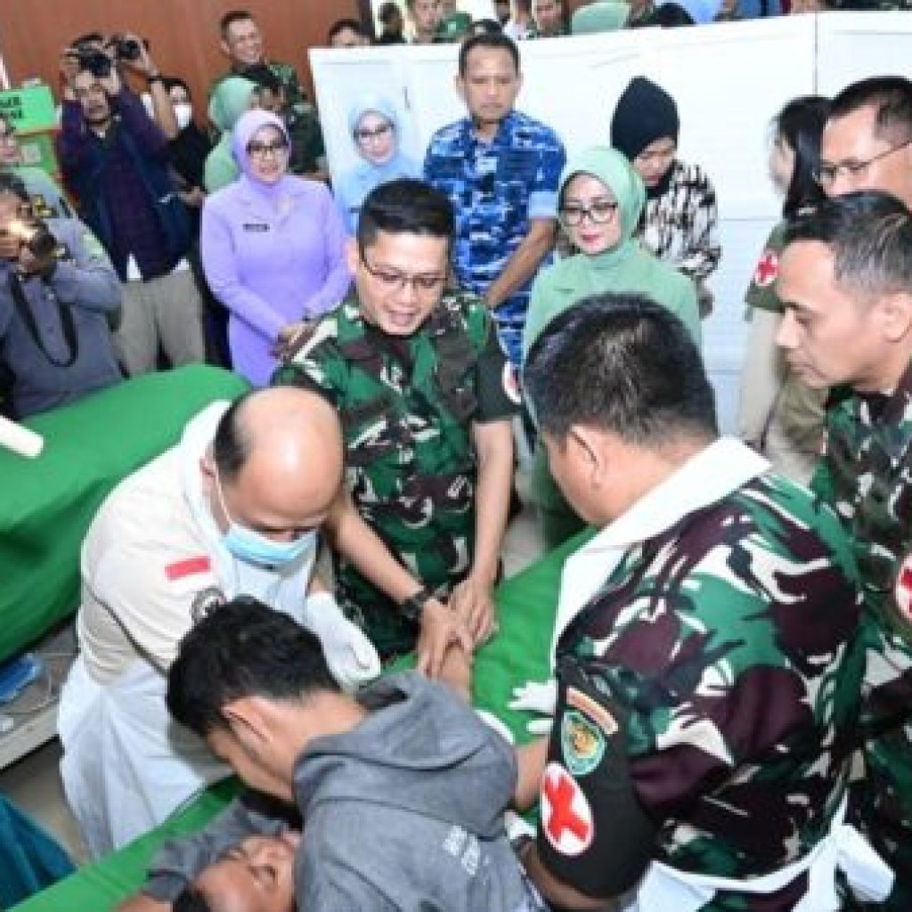 HUT ke-80, TNI Gelar Bakti Sosial Kesehatan Serentak: Lanud Husein Turut Berpartisipasi di Cimahi