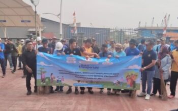 Aksi bersih laut di Pelabuhan Sunda Kelapa sambut Hari Transportasi ke-55