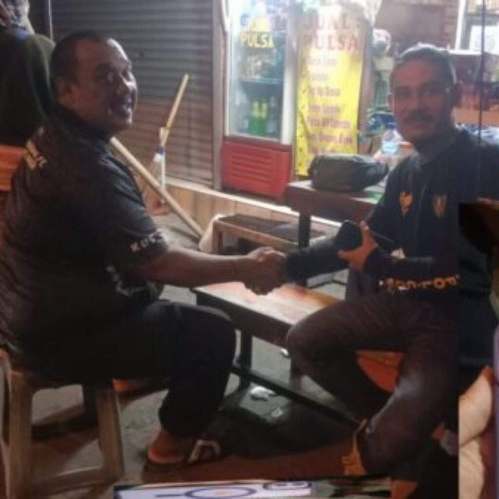 Bhabinkamtibmas Rawa Buaya Kembalikan HP Curian ke Pemilik Asli, Warga Tegal Terharu