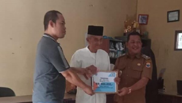 Penyaluran BLT Dana Desa Tahap 3 di Desa Cirinten, Lebak
